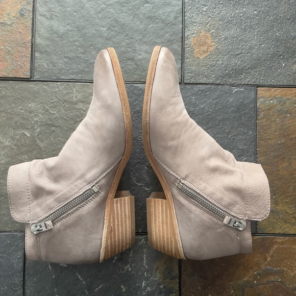 Sam Edelman Taupe Suede Ankle Boots Block Heel Booties Size 7 EUC - Picture 5 of 6